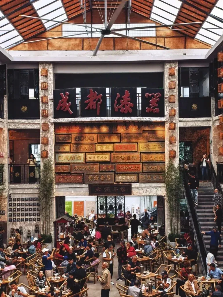 Da Qi Teahouse in Chengdu with traditional gaiwan tea and Sichuan folk performances