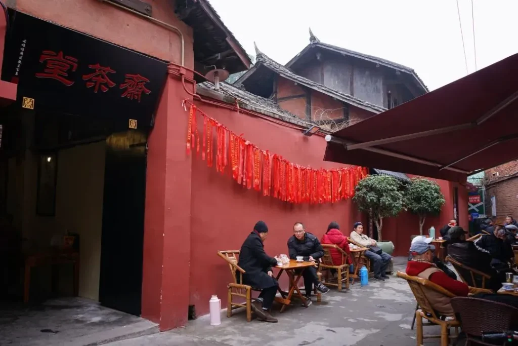 Guangshenggong teahouse in Chengdu with a quiet traditional courtyard setting