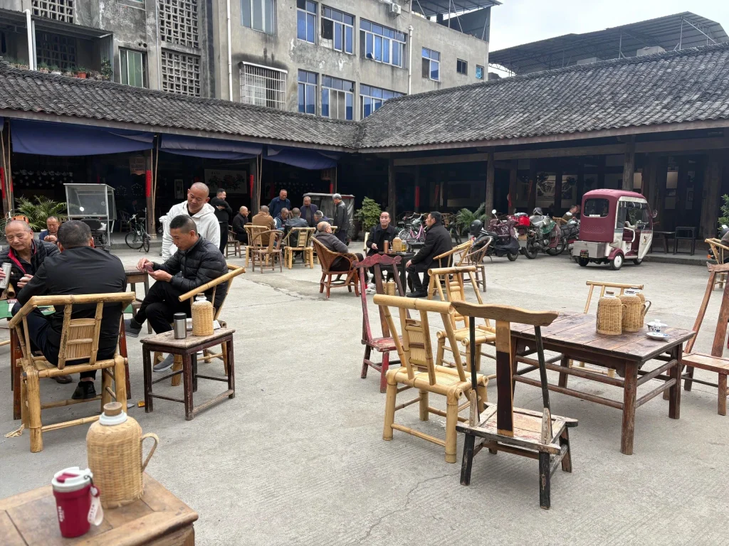Baijia Old Teahouse in Shuangliu Chengdu showing everyday local gaiwan tea culture