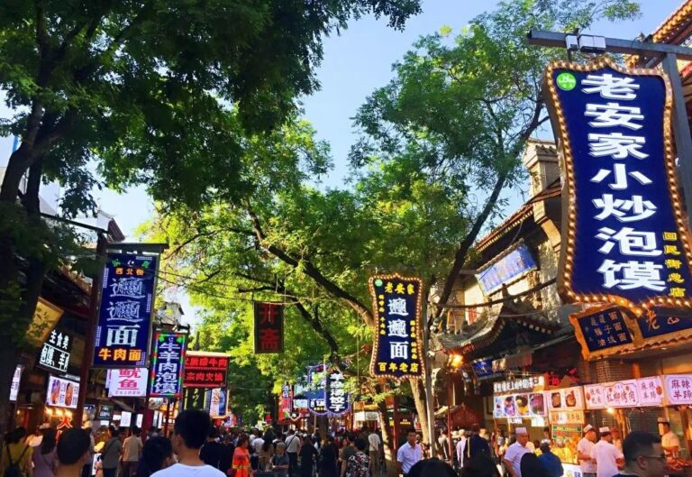 Most Tourists Eat Xian Muslim Quarter Wrong