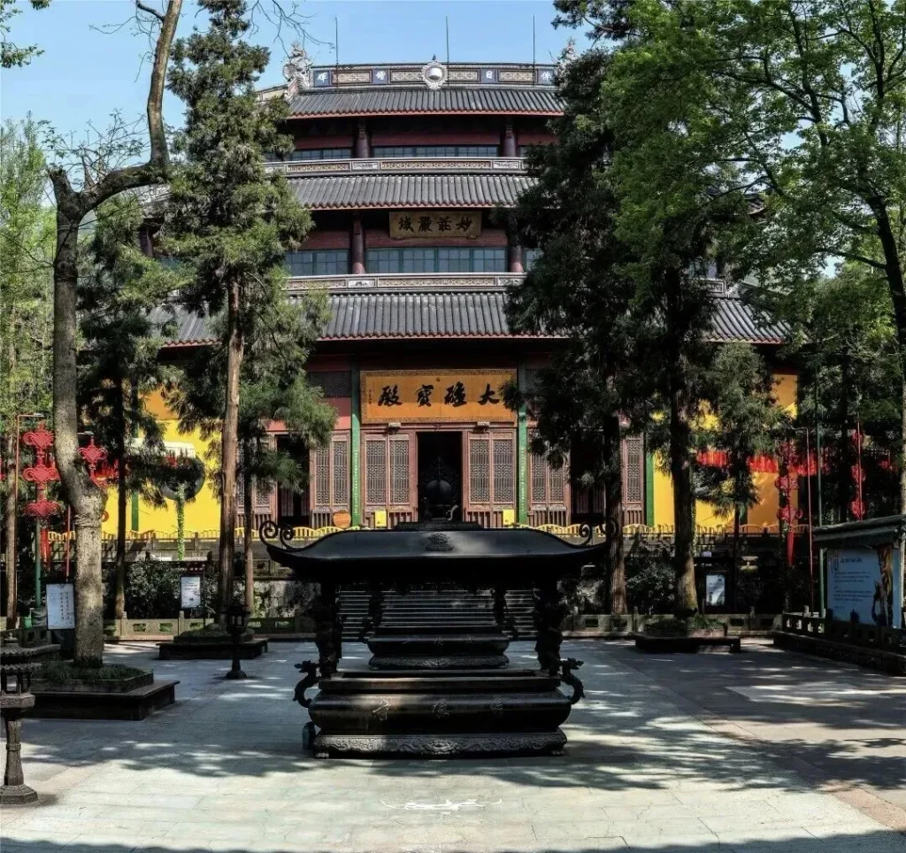 Lingyin Temple 3 1