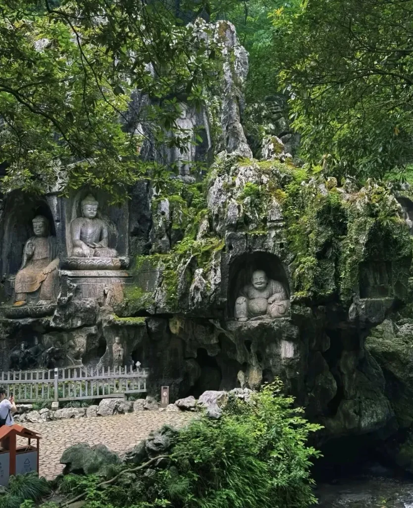 Lingyin Temple 4 1