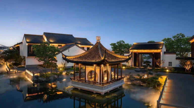 where to stay in hangzhou for first time visitors